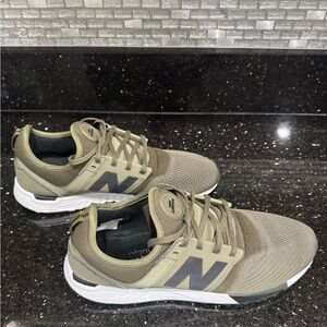 New Balance 247 "Sport Pack" in the Olive Green/Black colorway Men's 11.5 EUC